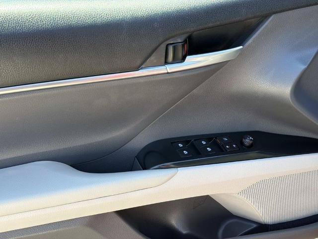 Used 2018 Toyota Camry SE FWD image 21