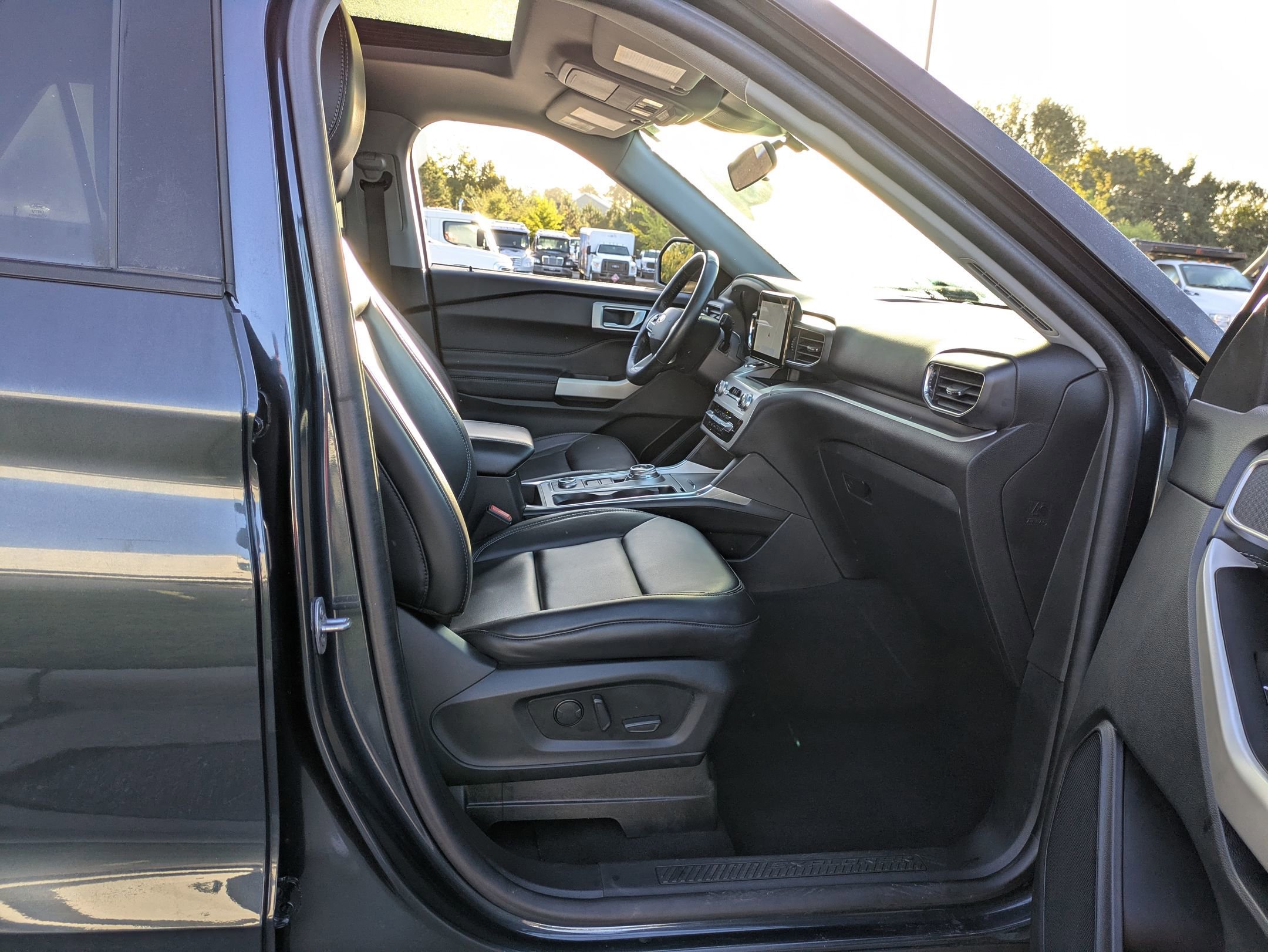 Certified 2022 Ford Explorer XLT w/ Equipment Group 202A image 37