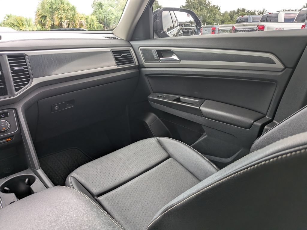 Used 2021 Volkswagen Atlas SE w/ Towing Package FWD image 14