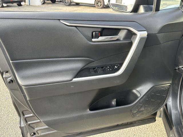 Used 2021 Toyota RAV4 XLE AWD/4WD image 23