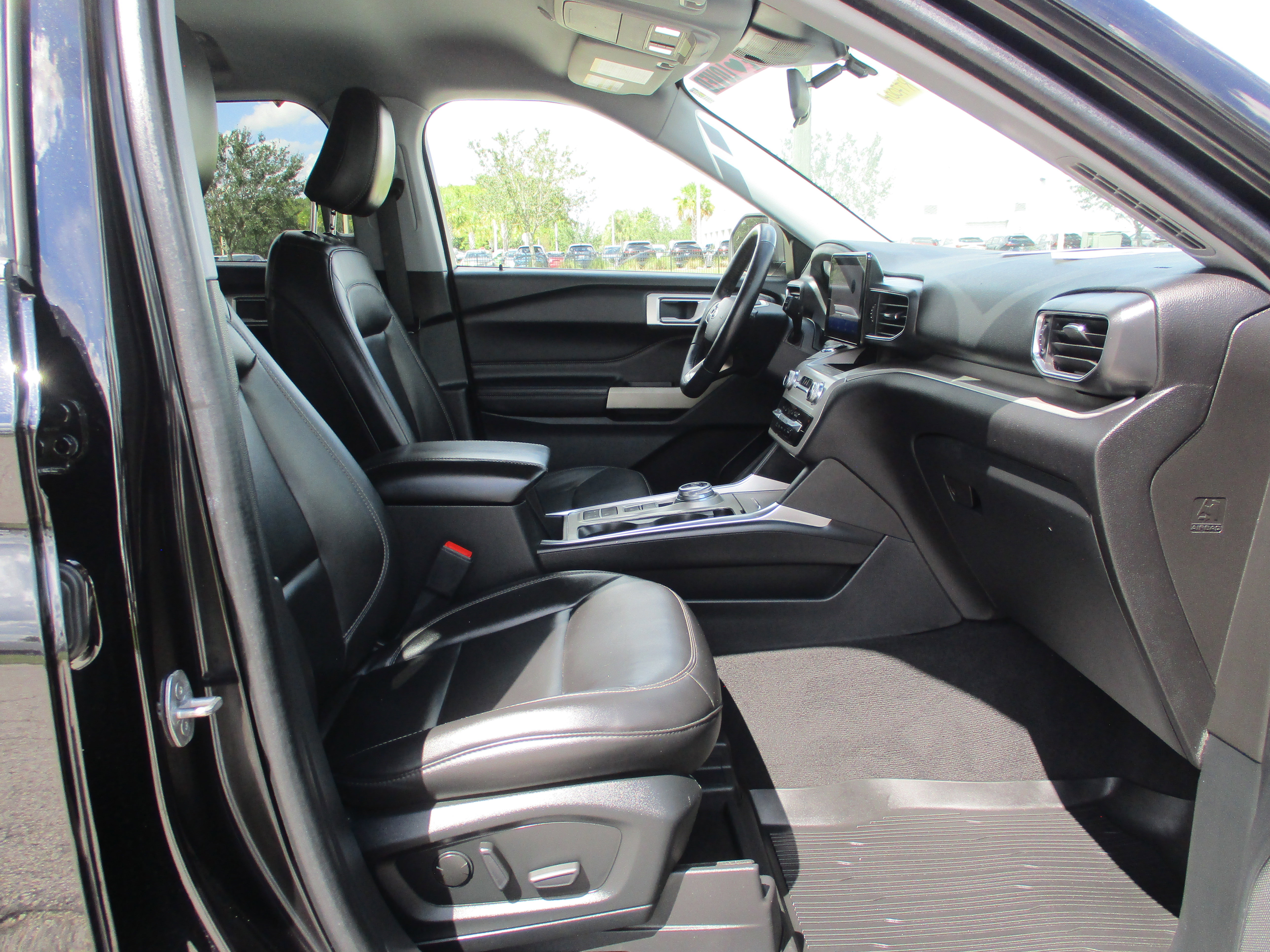 Certified 2022 Ford Explorer XLT w/ Equipment Group 202A image 19