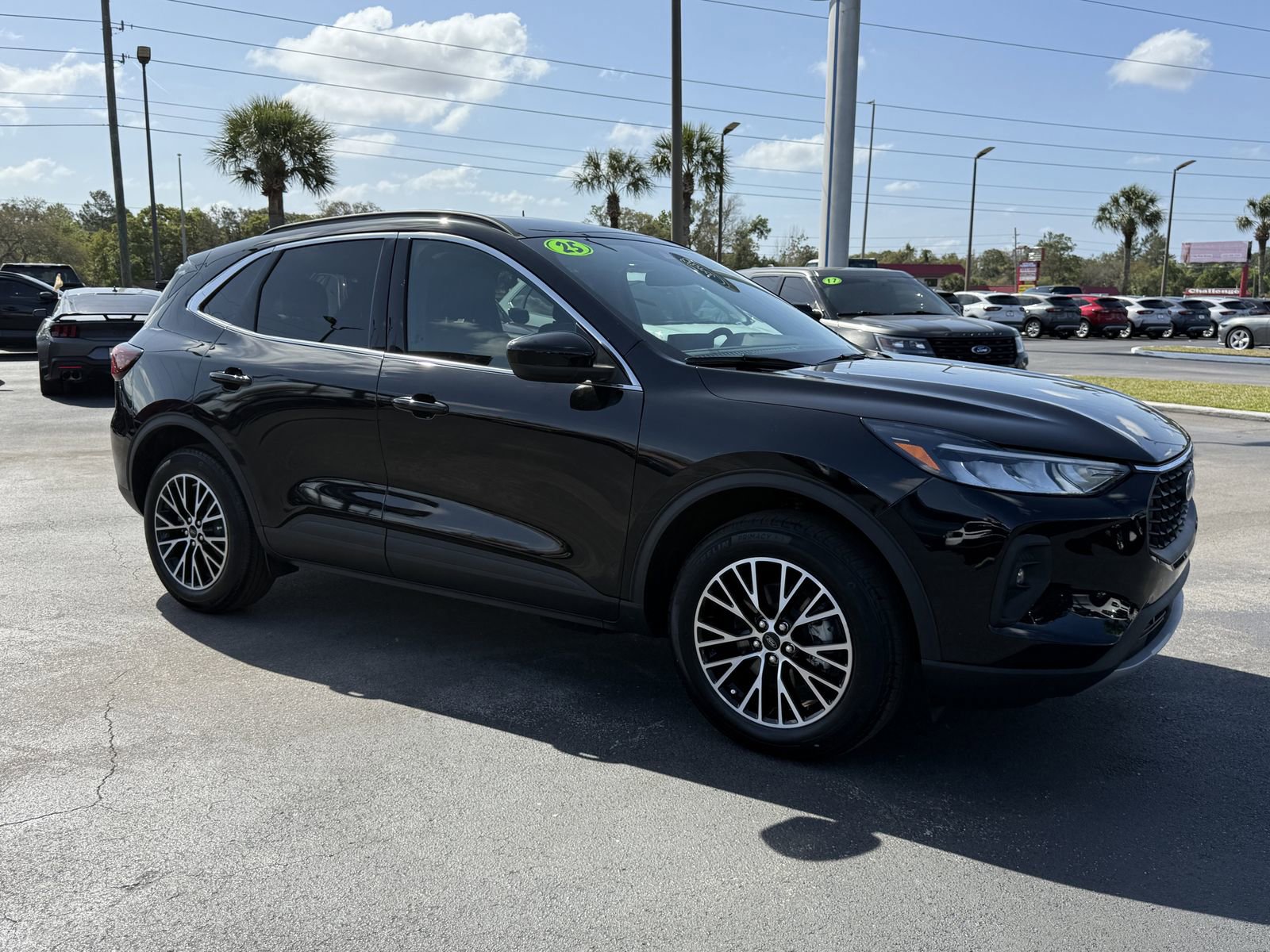 Certified 2025 Ford Escape SE image 2