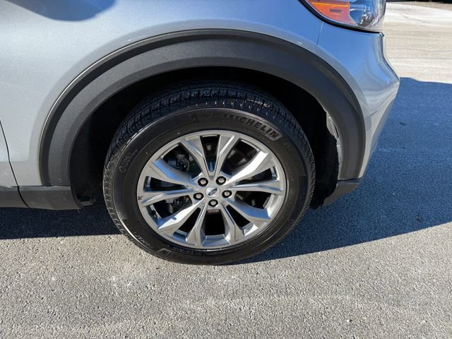 Certified 2022 Ford Explorer XLT w/ Equipment Group 202A image 32