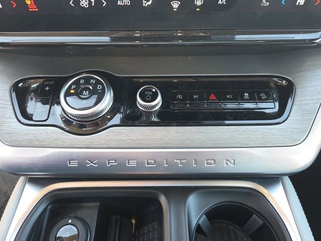 Certified 2025 Ford Expedition Platinum w/ Driver's Package image 35