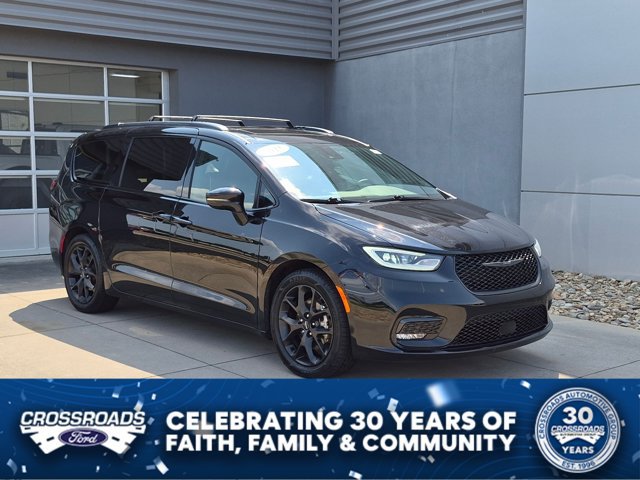 Used 2025 Chrysler Pacifica Limited FWD image 1