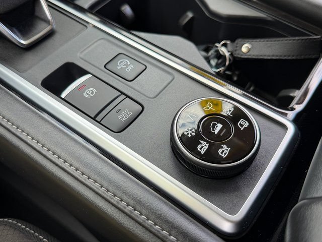 Used 2023 Nissan Pathfinder SL AWD/4WD image 22