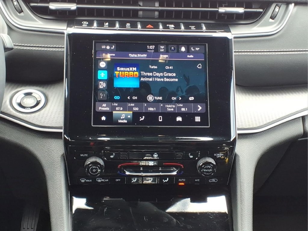 Used 2023 Jeep Grand Cherokee Altitude AWD/4WD image 14