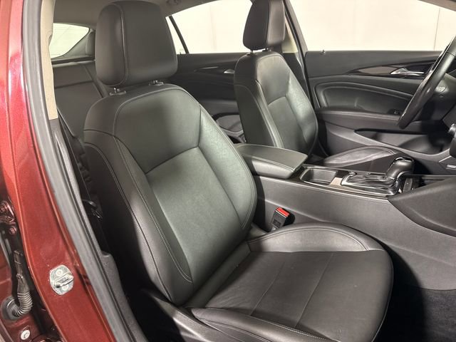Used 2018 Buick Regal Essence w/ Driver Confidence Package #1 AWD/4WD image 14