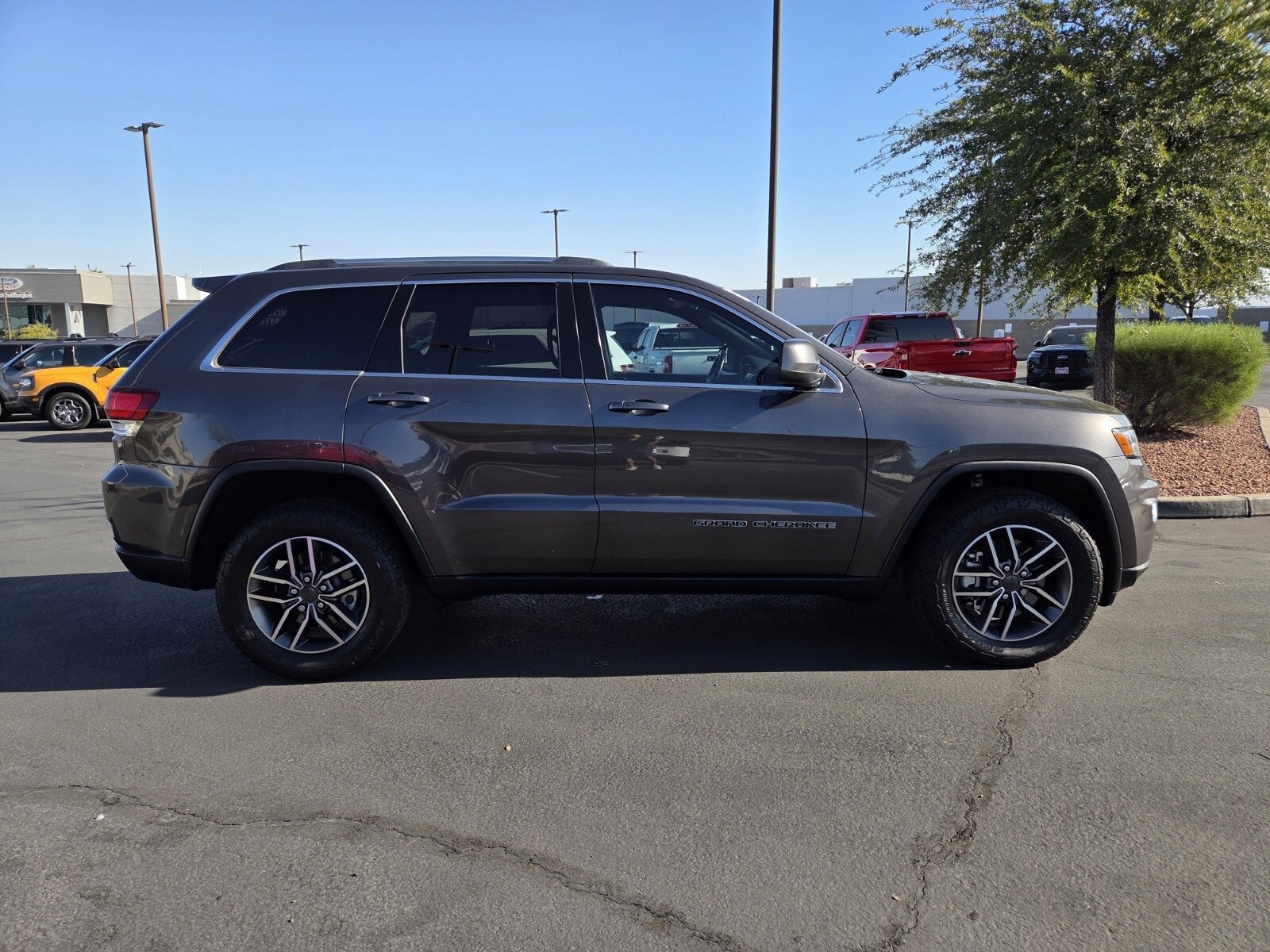 Used 2021 Jeep Grand Cherokee Laredo image 6