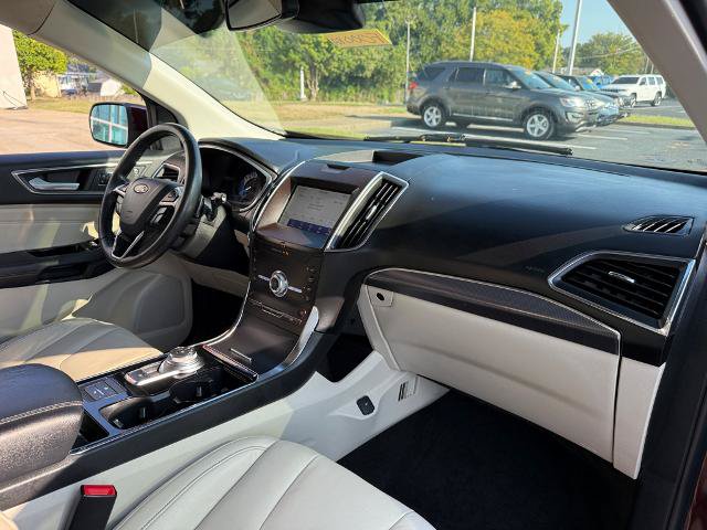 Certified 2020 Ford Edge Titanium AWD/4WD image 24