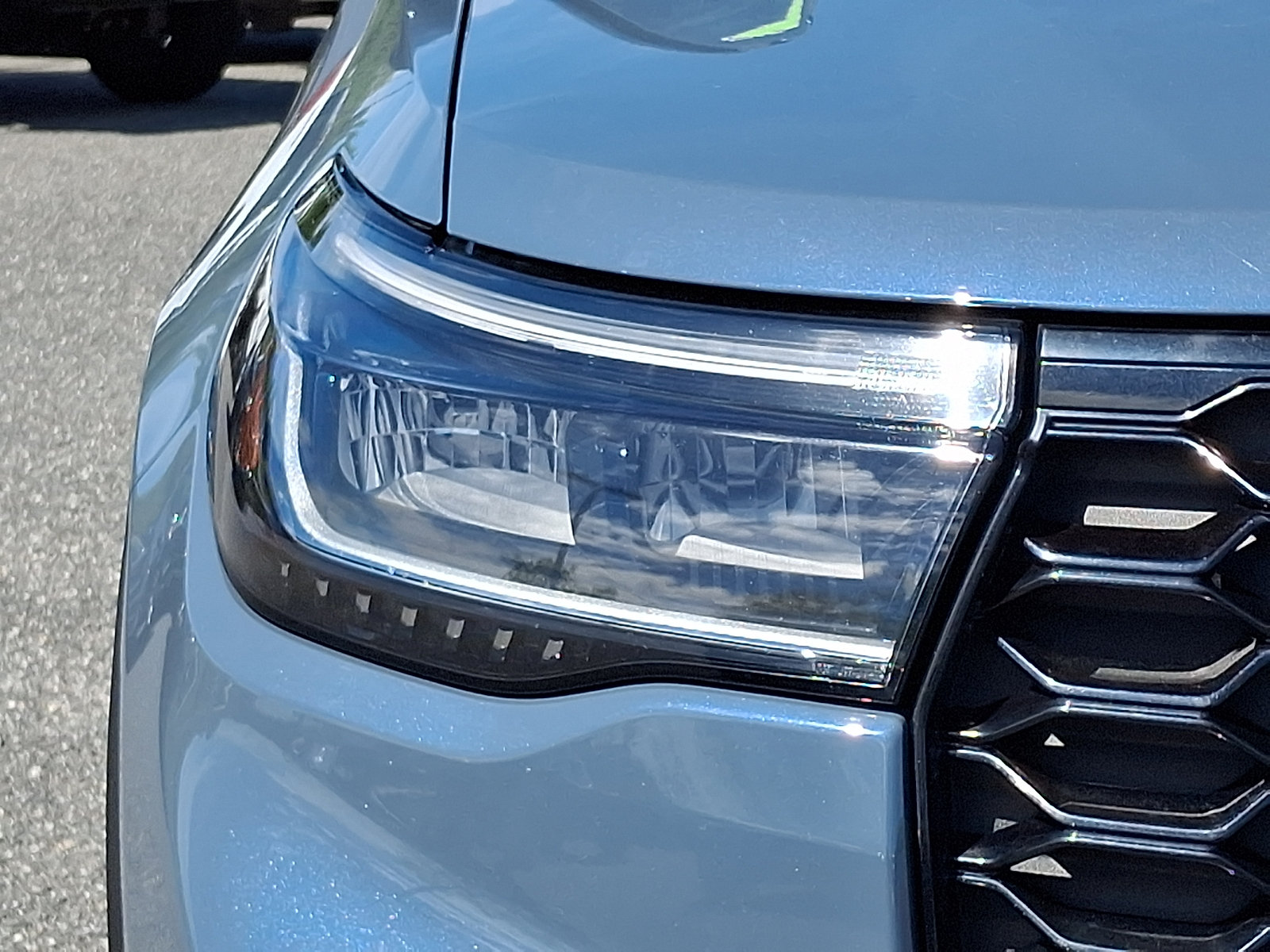 Certified 2025 Ford Explorer ST AWD/4WD image 9