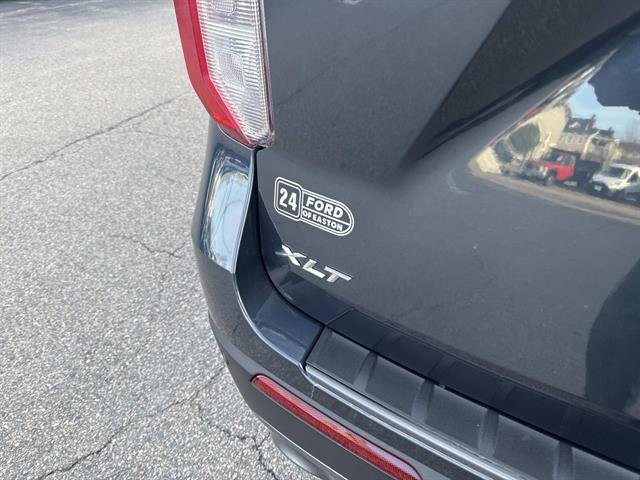 Certified 2022 Ford Explorer XLT w/ Equipment Group 202A image 5