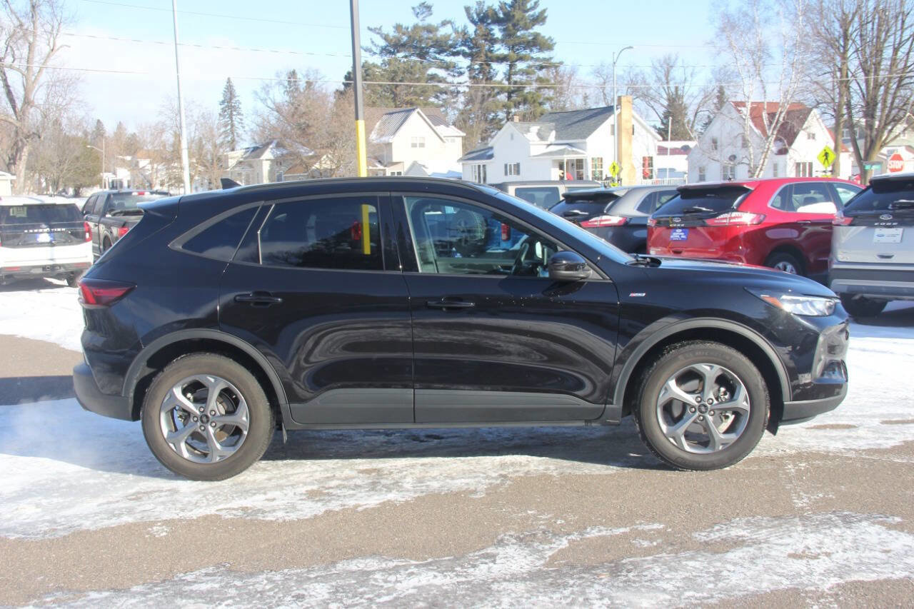 Certified 2025 Ford Escape ST-Line Select image 3