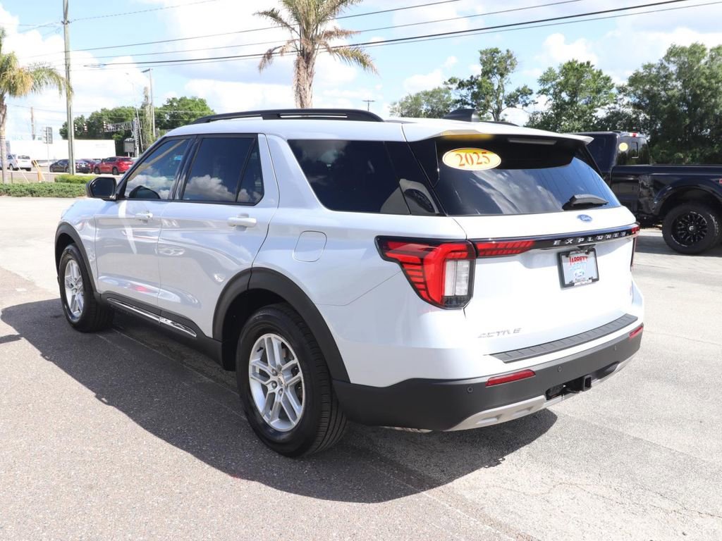 Certified 2025 Ford Explorer Active w/ Active Comfort Package image 8