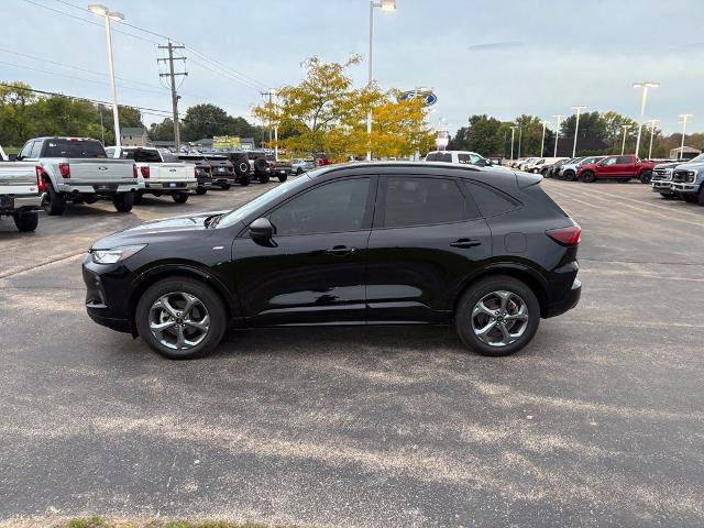 Certified 2023 Ford Escape ST-Line w/ Tech Pack #1 AWD/4WD image 3