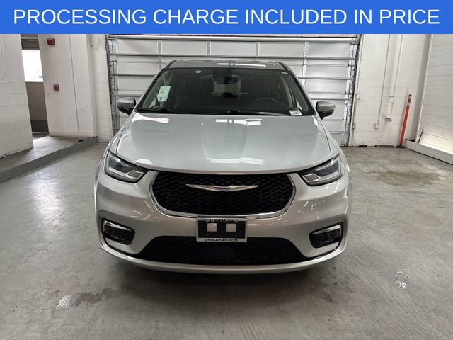 Used 2023 Chrysler Pacifica Touring-L FWD image 25