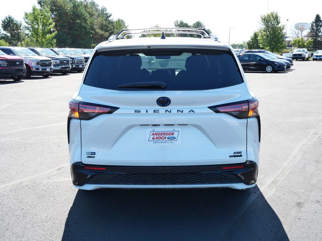 Used 2023 Toyota Sienna XSE AWD/4WD image 7