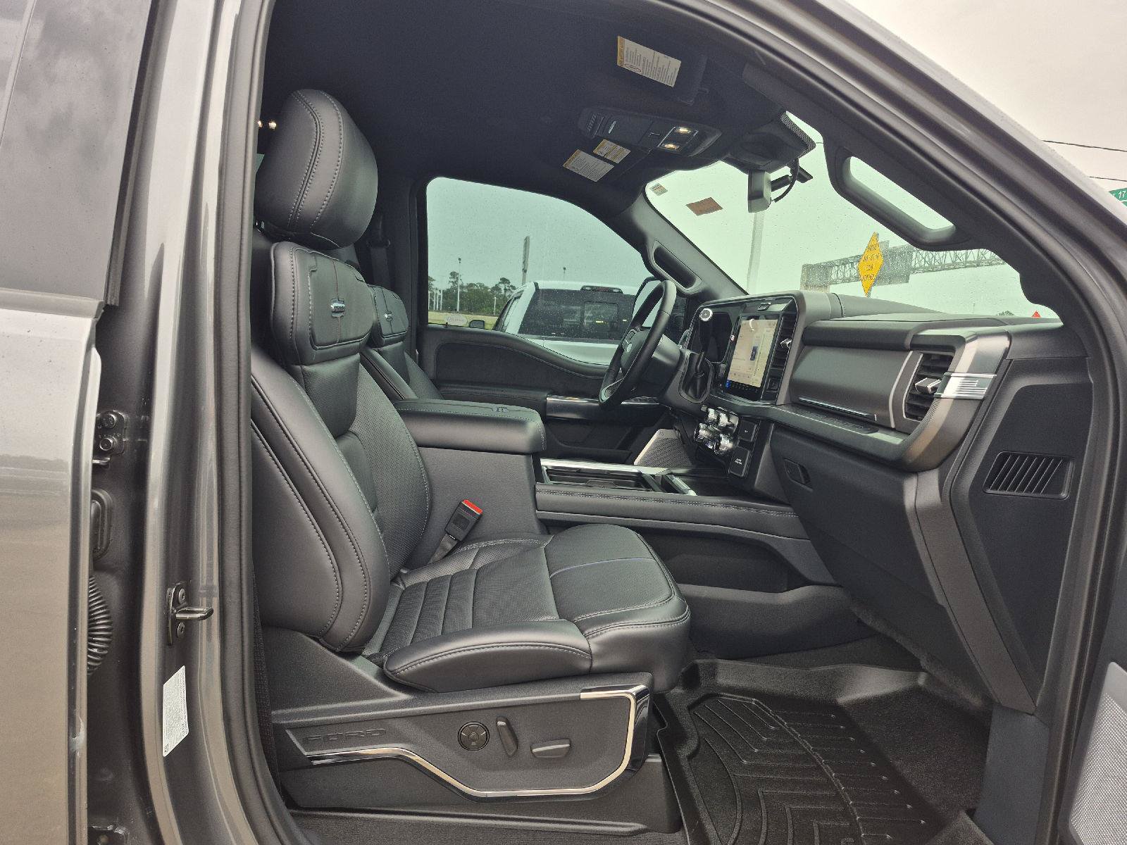 Certified 2025 Ford F350 Platinum w/ Tremor Off-Road Package AWD/4WD image 12