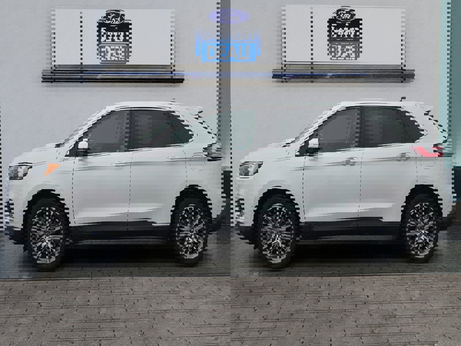 Certified 2022 Ford Edge Titanium w/ Class II Trailer Tow Package image 2