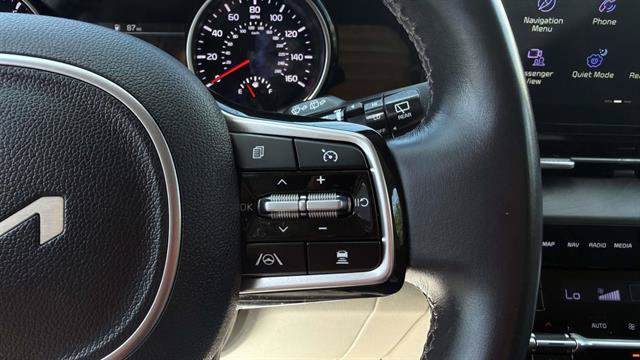 Used 2023 Kia Carnival EX FWD image 14