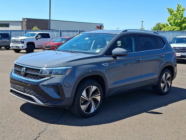 Used 2023 Volkswagen Taos SE w/ Panoramic Sunroof Package AWD/4WD image 3
