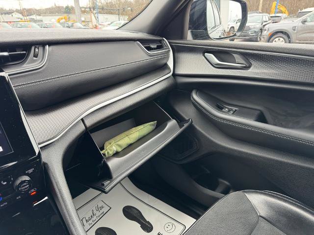 Used 2024 Jeep Grand Cherokee Altitude image 17