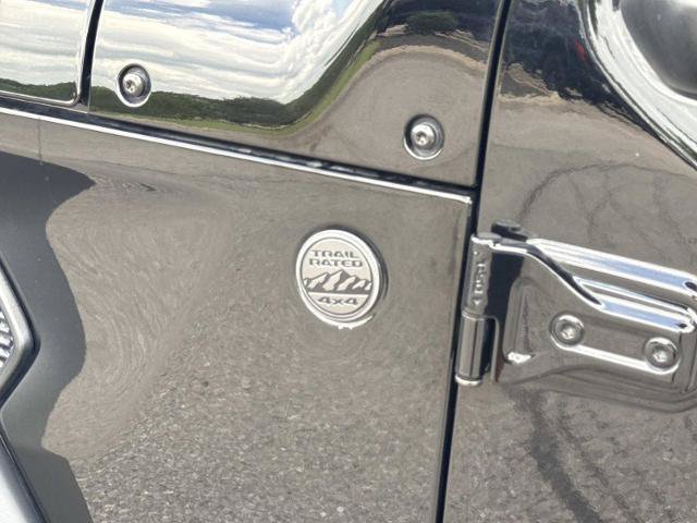 Used 2025 Jeep Wrangler Unlimited Rubicon AWD/4WD image 12