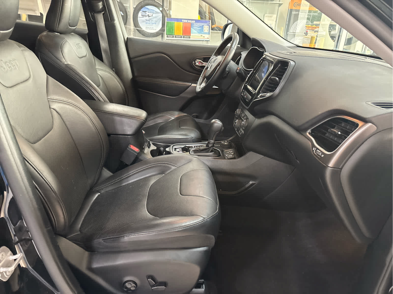 Used 2020 Jeep Cherokee Limited AWD/4WD image 30