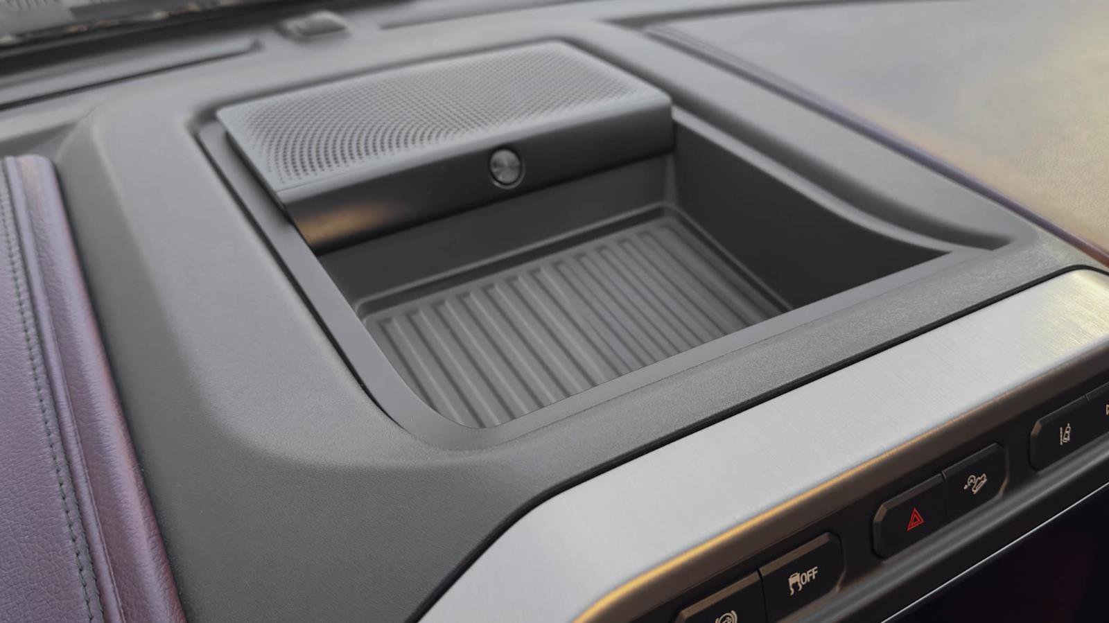 Certified 2022 Ford F350 Platinum w/ FX4 Off-Road Package image 25