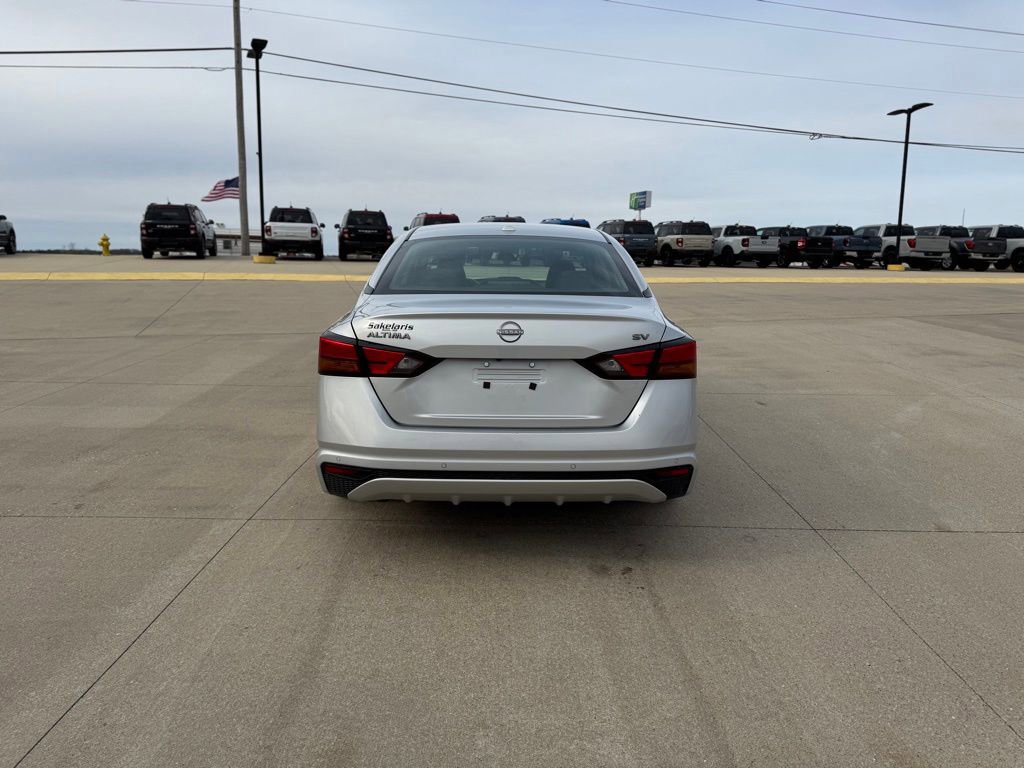 Used 2024 Nissan Altima 2.5 SV FWD image 4