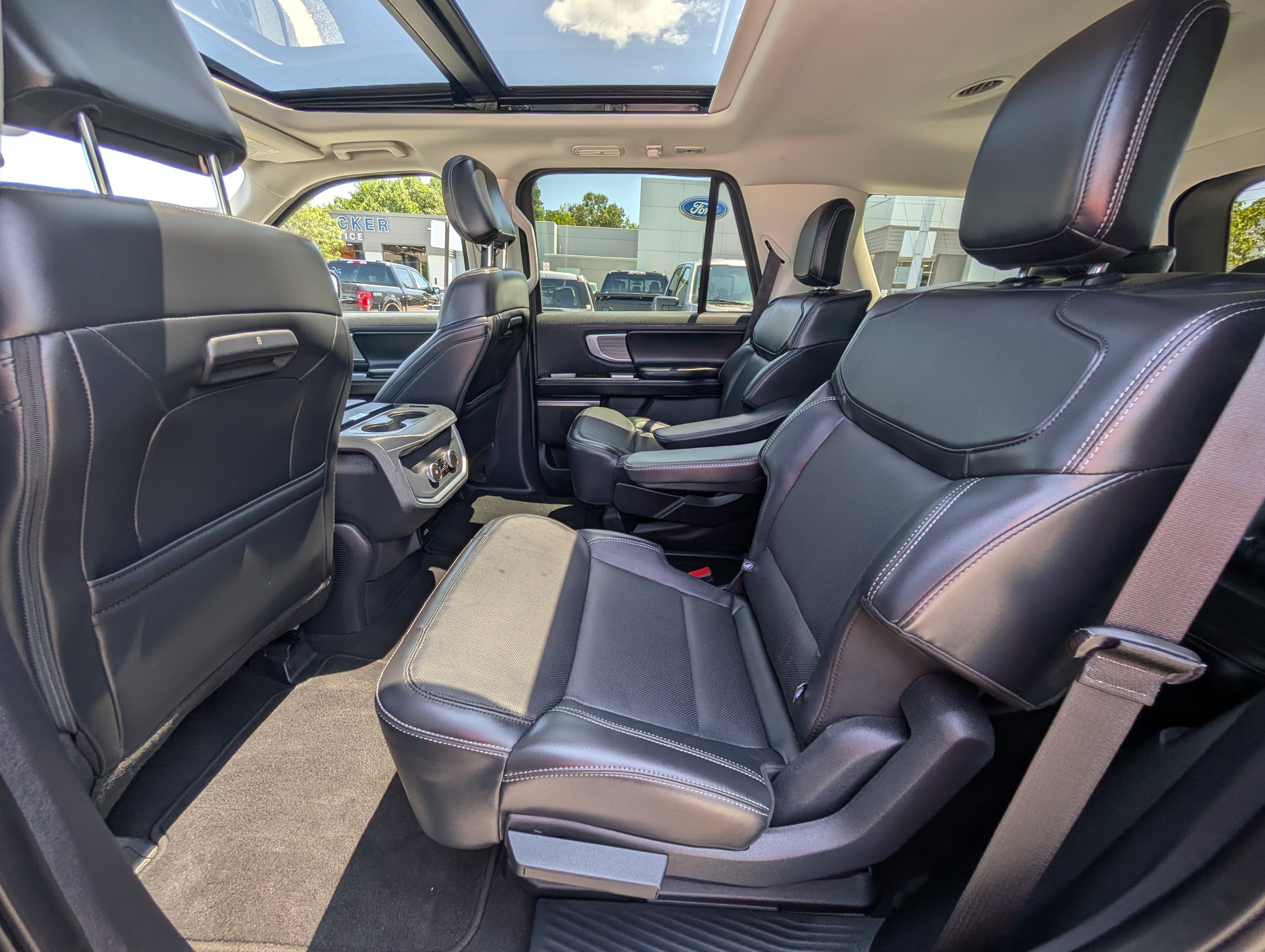 Certified 2025 Ford Expedition Platinum AWD/4WD image 17