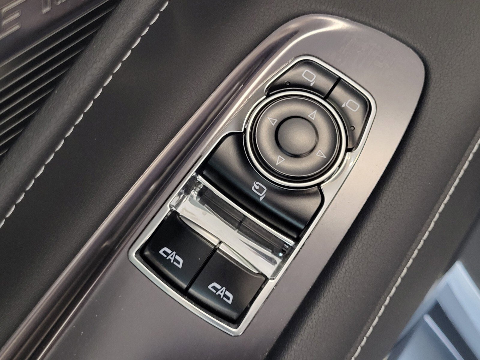 Used 2024 Chevrolet Corvette Stingray Preferred Cpe w/ Stealth Interior Trim Package image 9