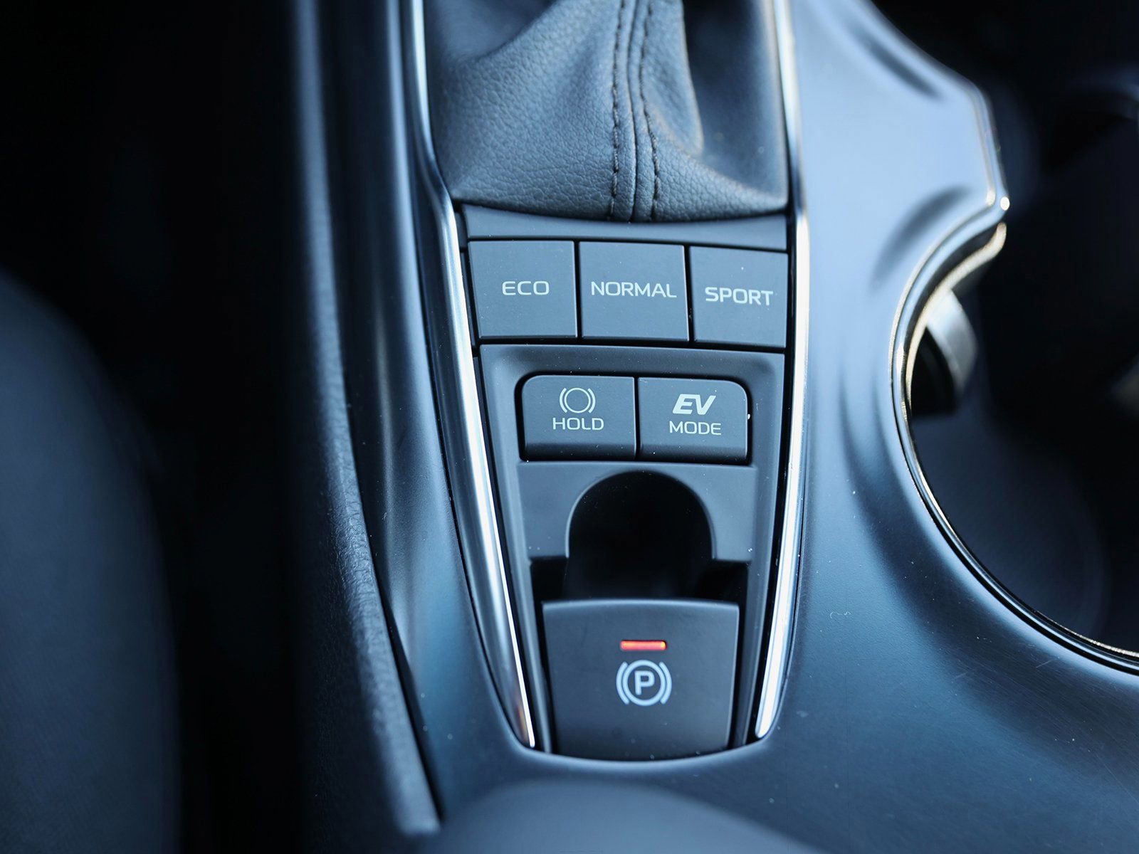 Used 2020 Toyota Camry LE image 32