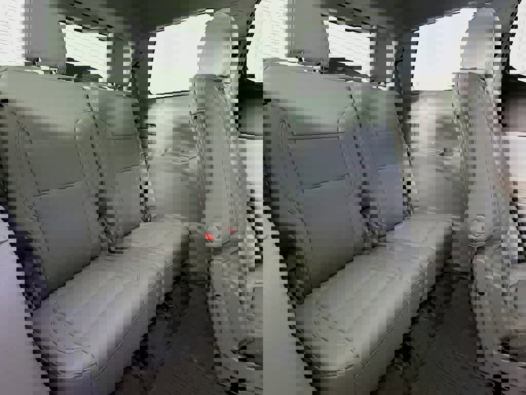 Used 2023 GMC Acadia SLT w/ Preferred Package image 30