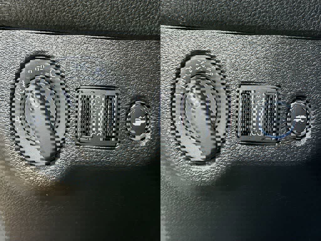 Used 2021 Dodge Challenger SXT image 25