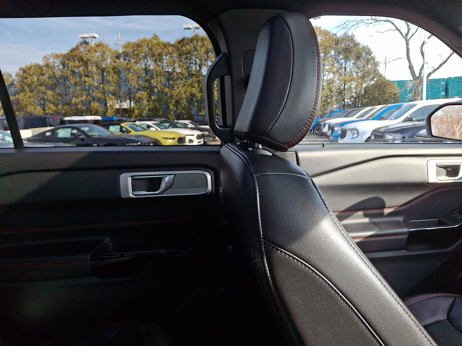 Certified 2022 Ford Explorer ST-Line image 13