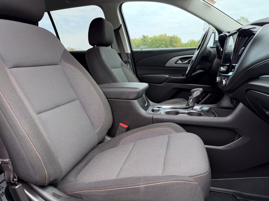 Used 2021 Chevrolet Traverse LT FWD image 13