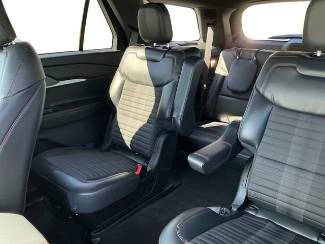 Certified 2025 Ford Explorer ST-Line image 16