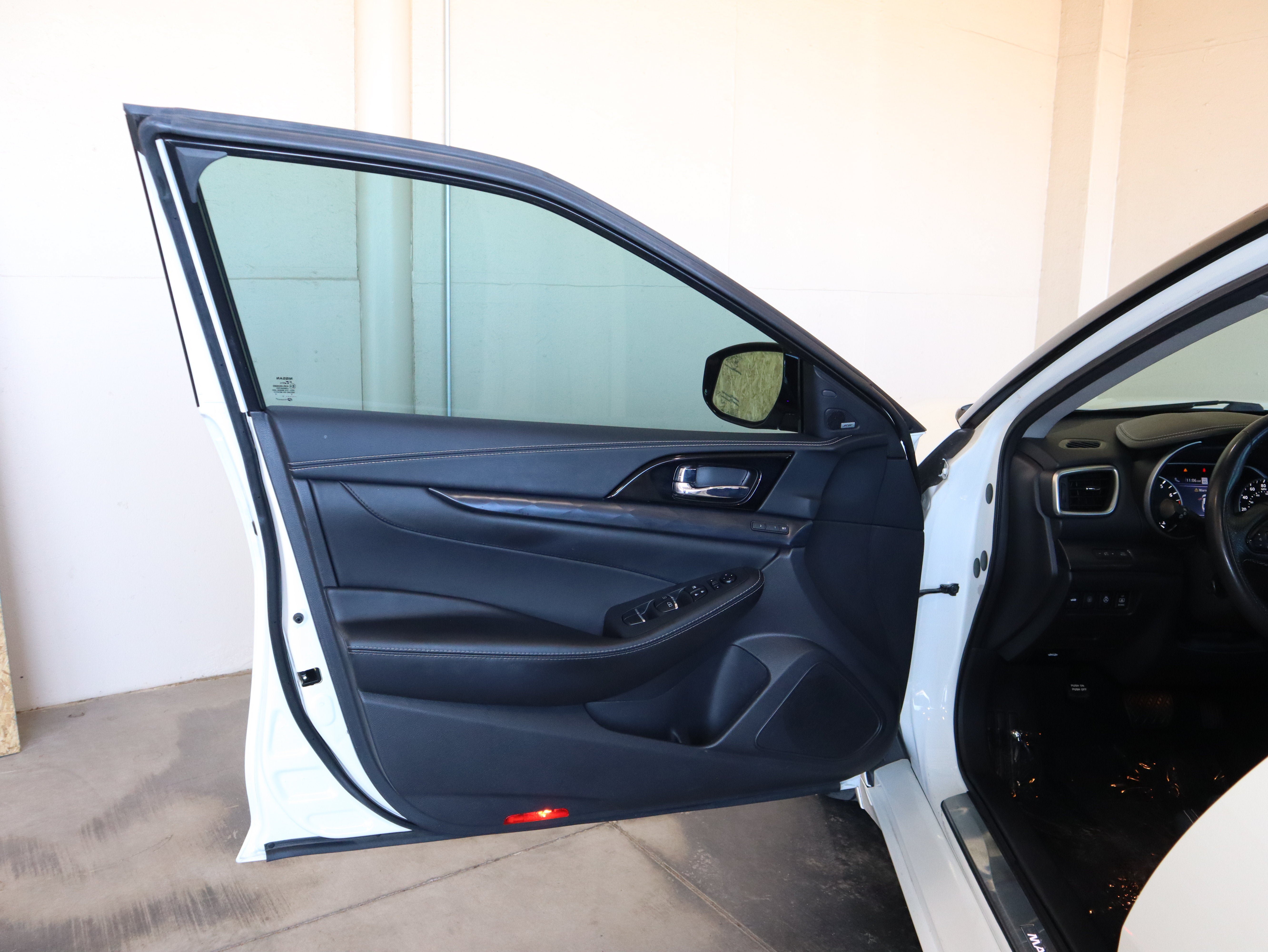 Used 2023 Nissan Maxima Platinum w/ Sport Mat Group FWD image 31