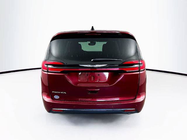 Used 2023 Chrysler Pacifica Touring-L FWD image 5