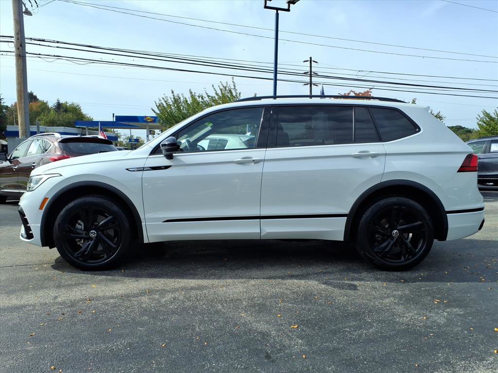 Used 2024 Volkswagen Tiguan SE R-Line image 2