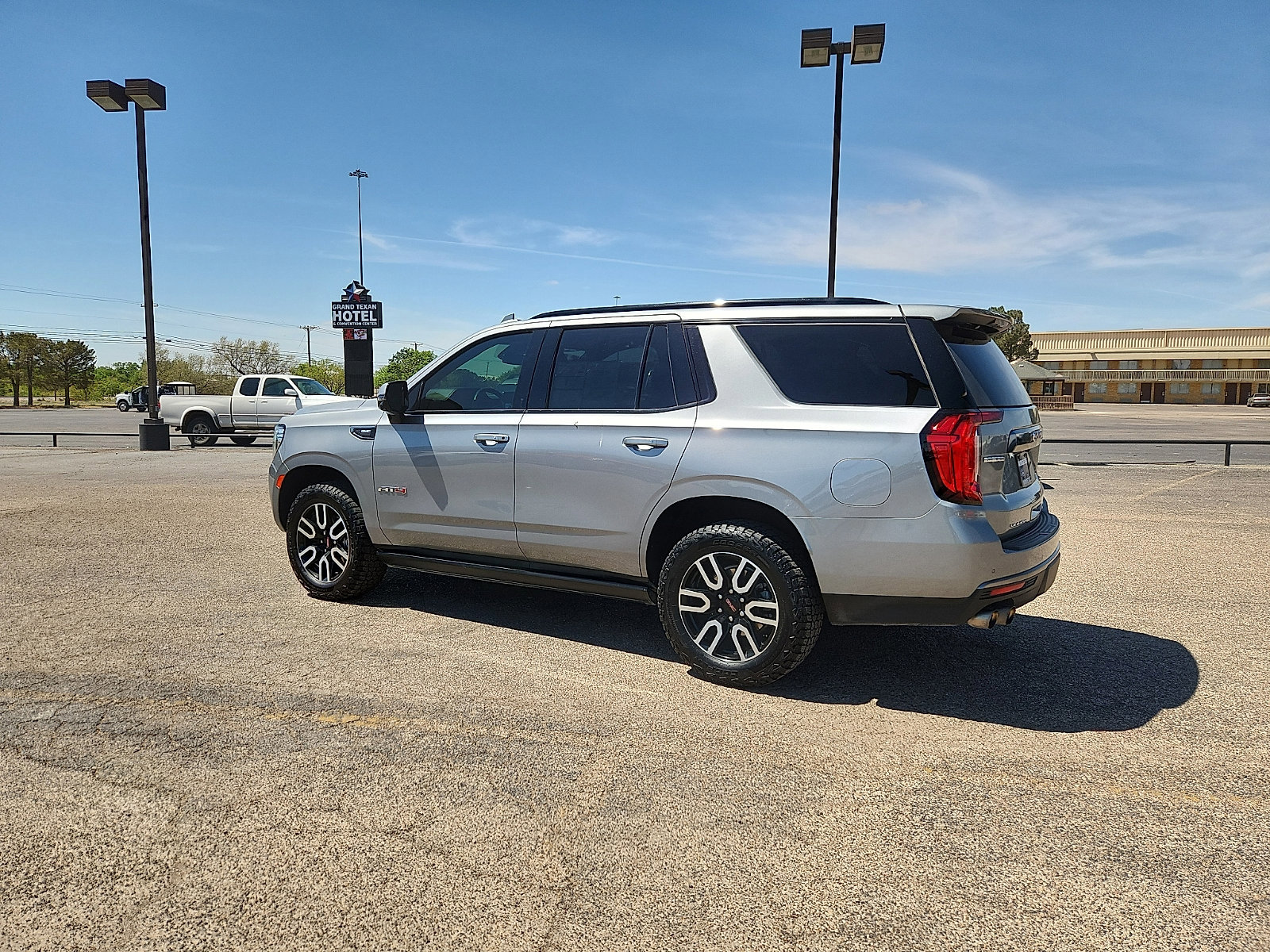 Used 2023 GMC Yukon AT4 w/ AT4 Premium Plus Package image 2