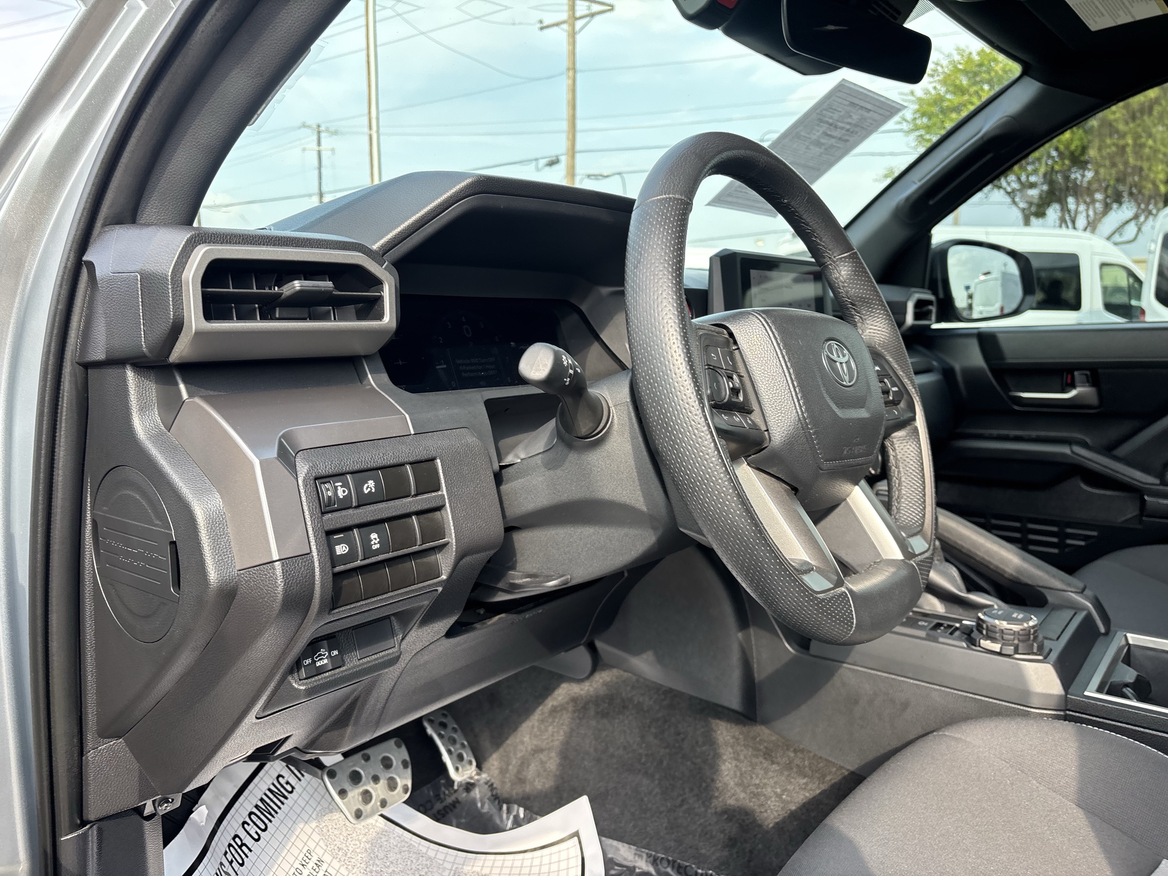 Used 2024 Toyota Tacoma TRD Sport AWD/4WD image 12