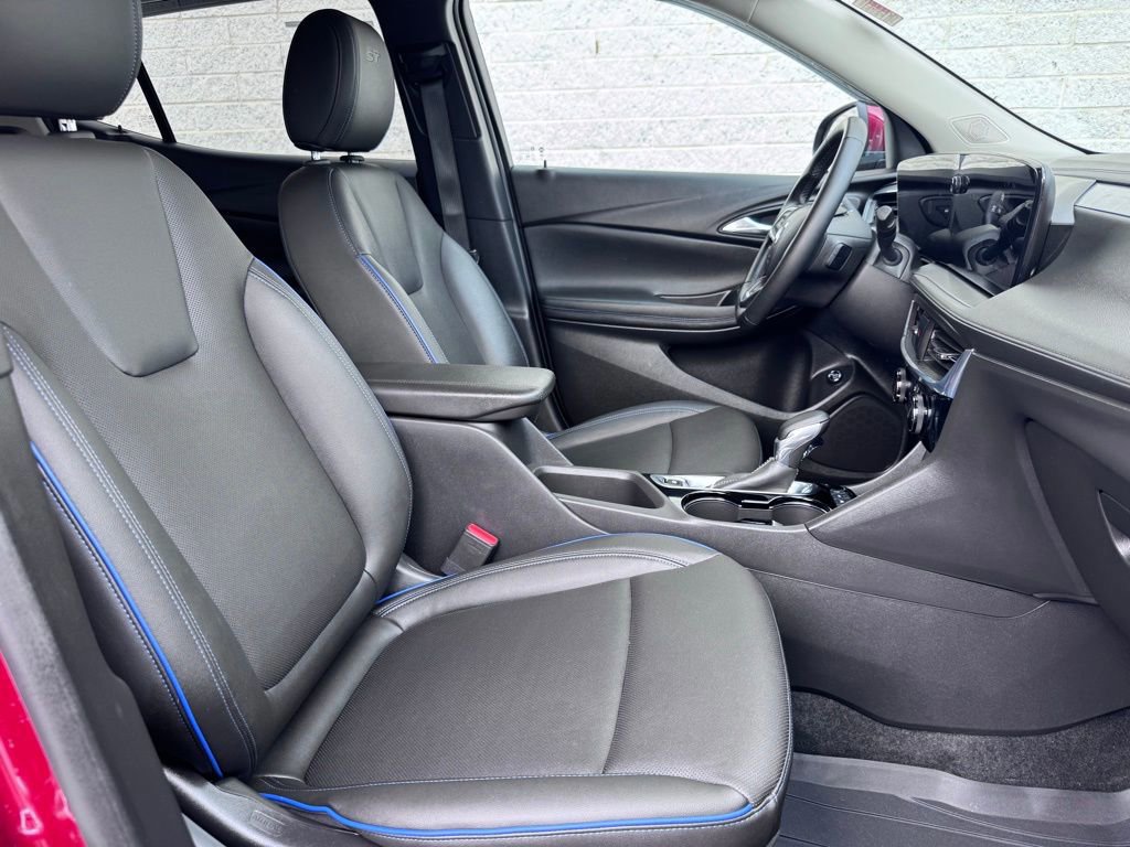 Used 2025 Buick Encore GX Sport Touring image 17