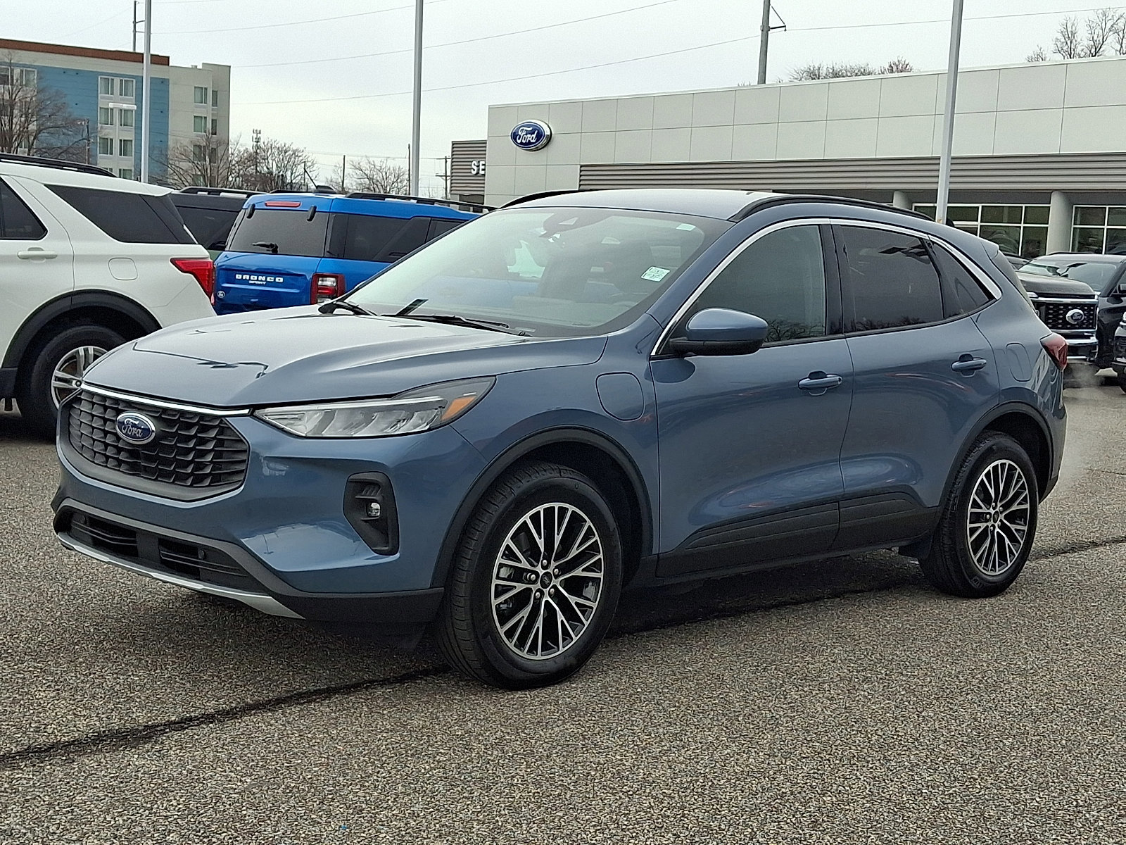 Certified 2023 Ford Escape SE image 2