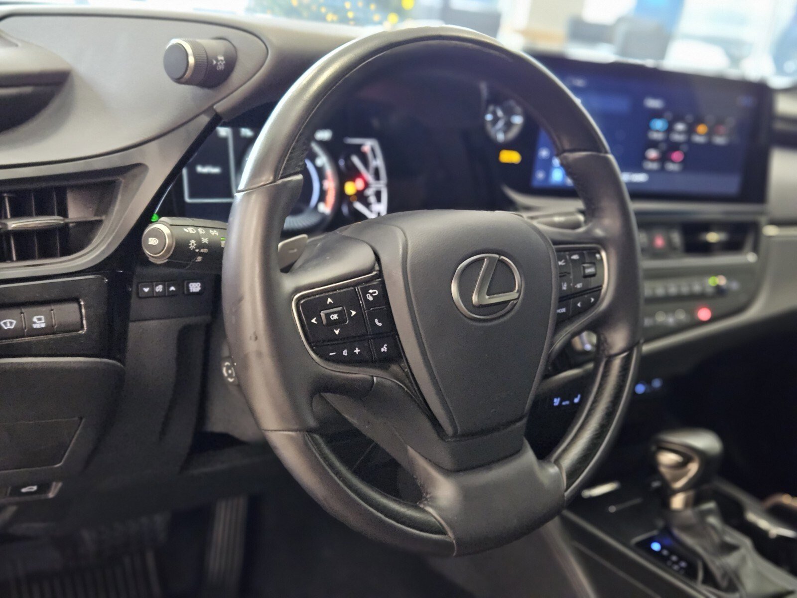 Used 2025 Lexus ES 350 Ultra Luxury image 18
