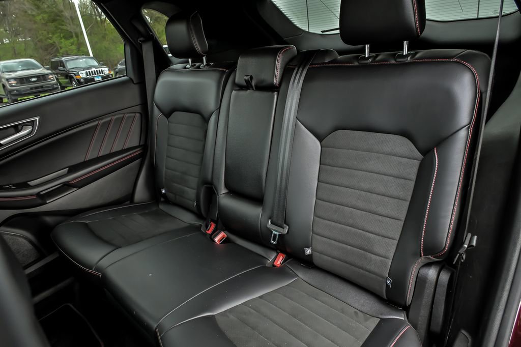 Certified 2024 Ford Edge ST-Line AWD/4WD image 17