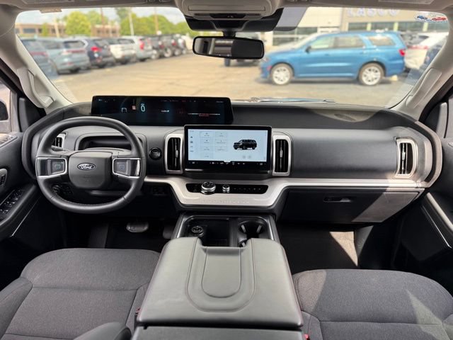 Certified 2025 Ford Expedition Active AWD/4WD image 2