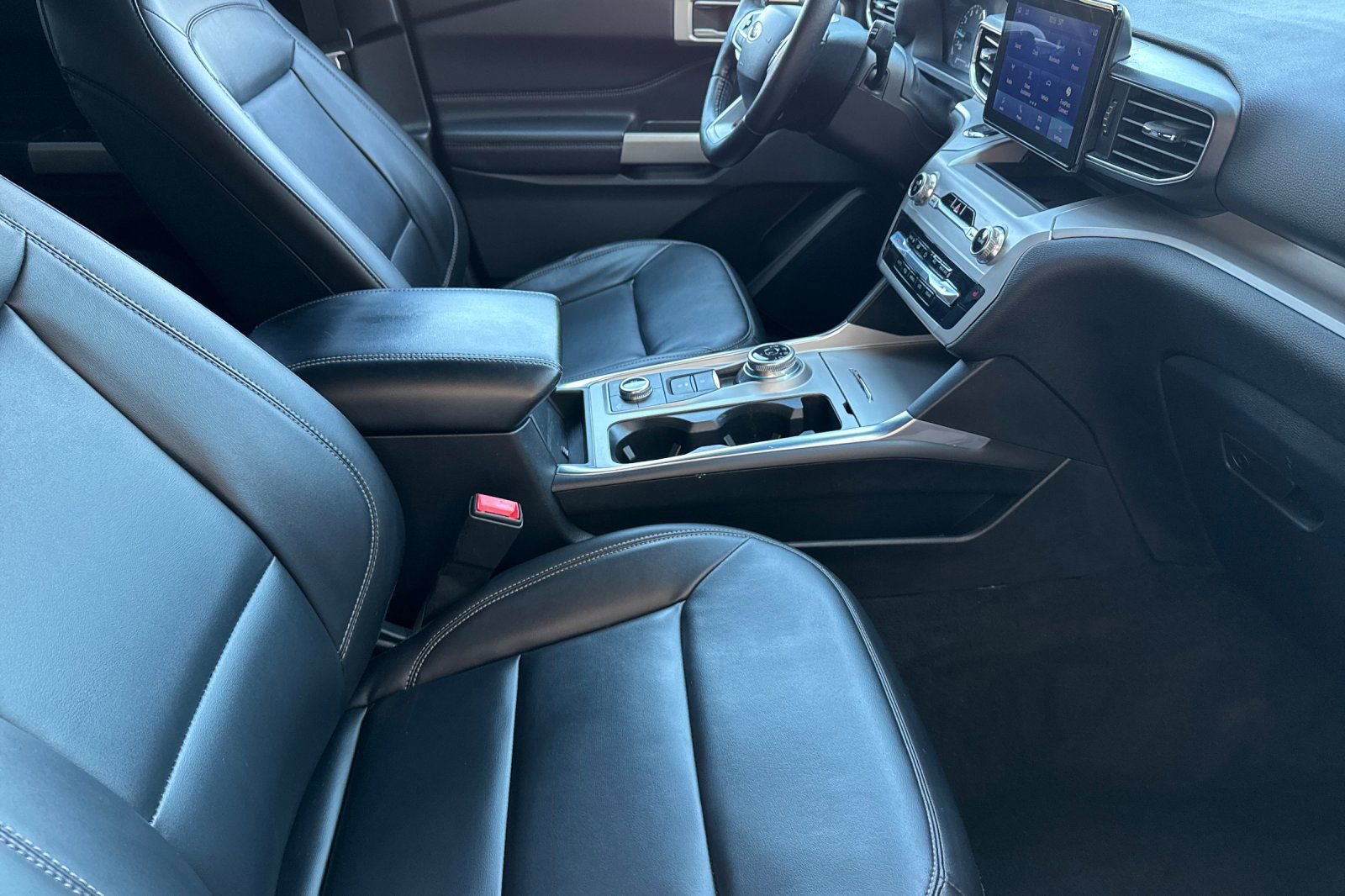 Certified 2022 Ford Explorer XLT w/ Equipment Group 202A image 17