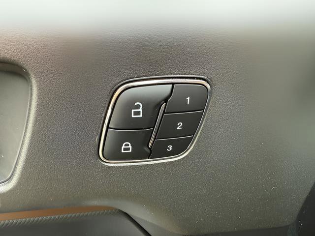 Certified 2025 Ford Bronco Sport Outer Banks w/ Outer Banks Tech Package+ AWD/4WD image 20